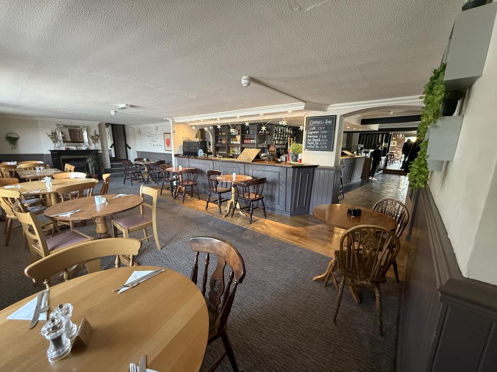Lot: 64 - FORMER PUBLIC HOUSE WITH PARKING, AND LAND WITH POTENTIAL - Front seating area
